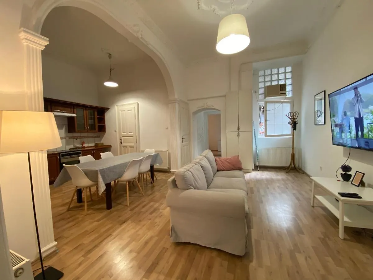 3 Bedrooms- Central Quarter Apartment Budapeşte