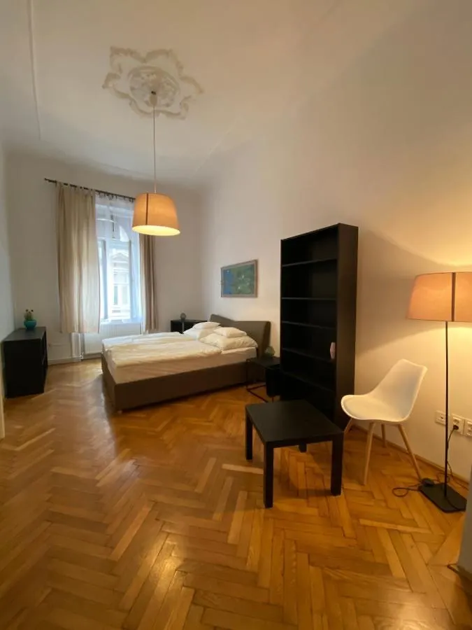 3 Bedrooms- Central Quarter Apartment Budapeşte 0*,  Macaristan